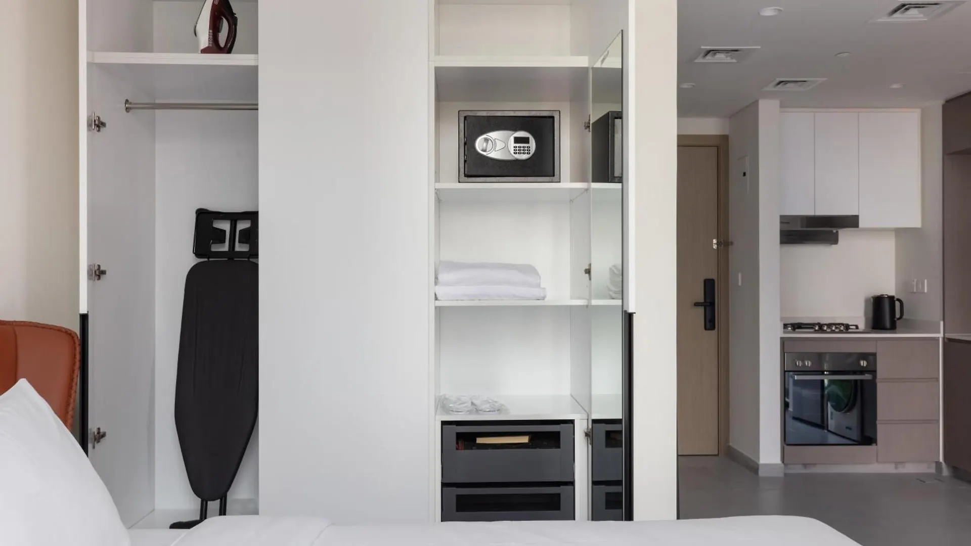 Apartment Sahab - Hermes Leather Home Sharjah